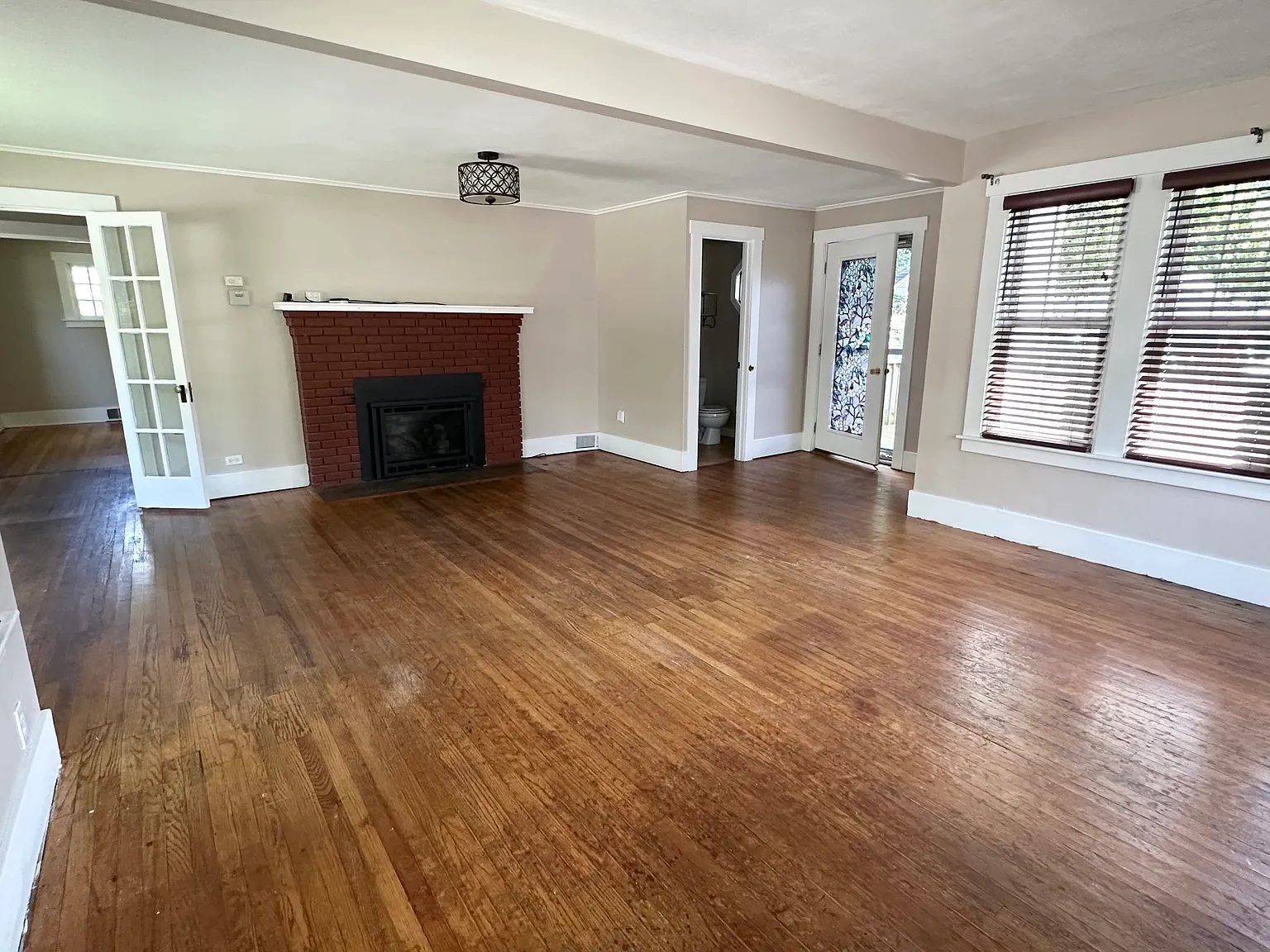 3 bed, 1.5 bath, 1600 sqft, $2,500 — Photo 2