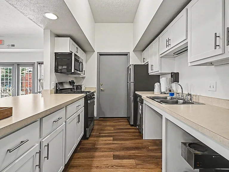 Brentwood Park Apartments — Photo 51