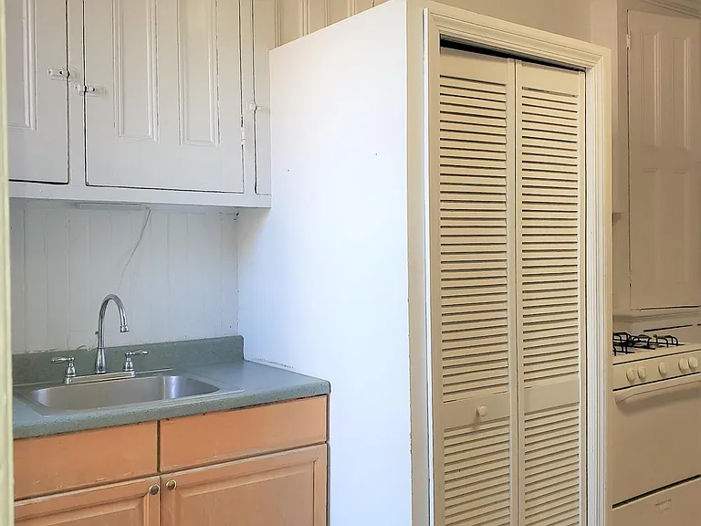 110 Sussex St #2R — Photo 14