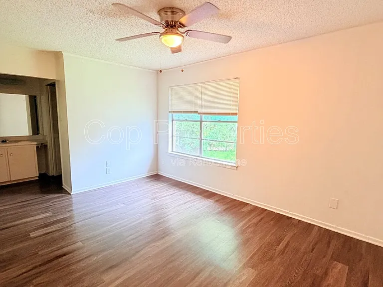 811 Jackson Keller Rd #3 — Photo 15