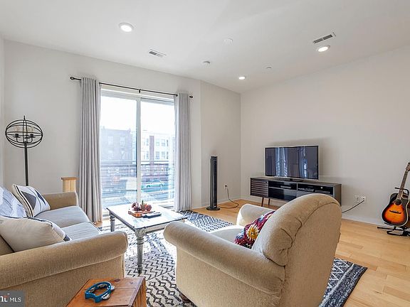 5th image of 627 E Girard Ave APT C2