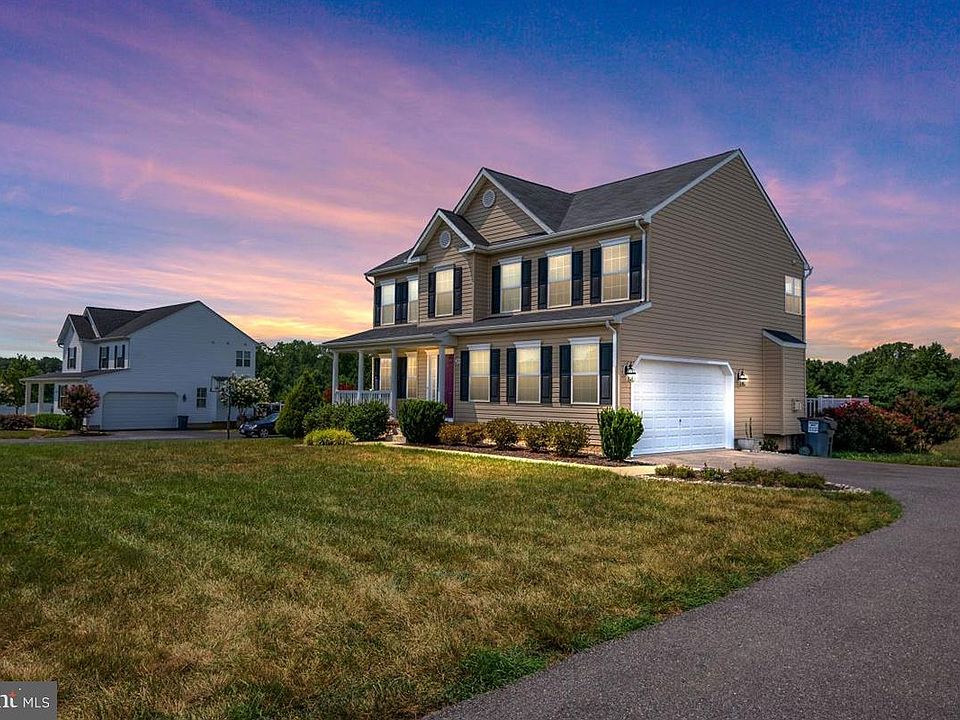 1st image of 214 Nottingham Ln