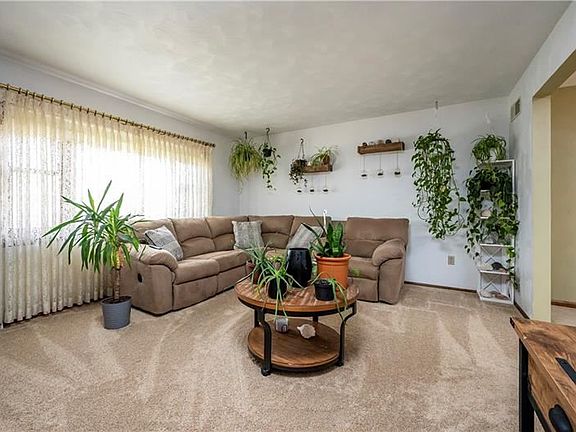 3rd image of 187 Bonita Dr