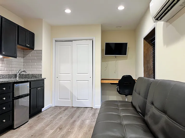 Holly Brook Apartments — Photo 45