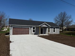 705 Roe Ln, Macon, MO 63552