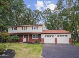 3 Bay Hill Ct, Clifton Park, NY 12065
