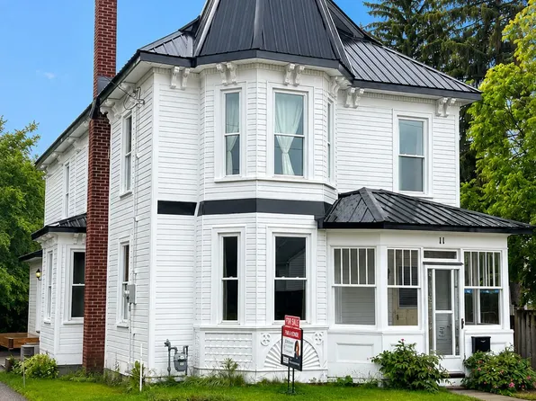 11 Alfred St, Smiths Falls, ON K7A 4H6