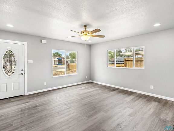 4th image of 513 S Aspen Ave