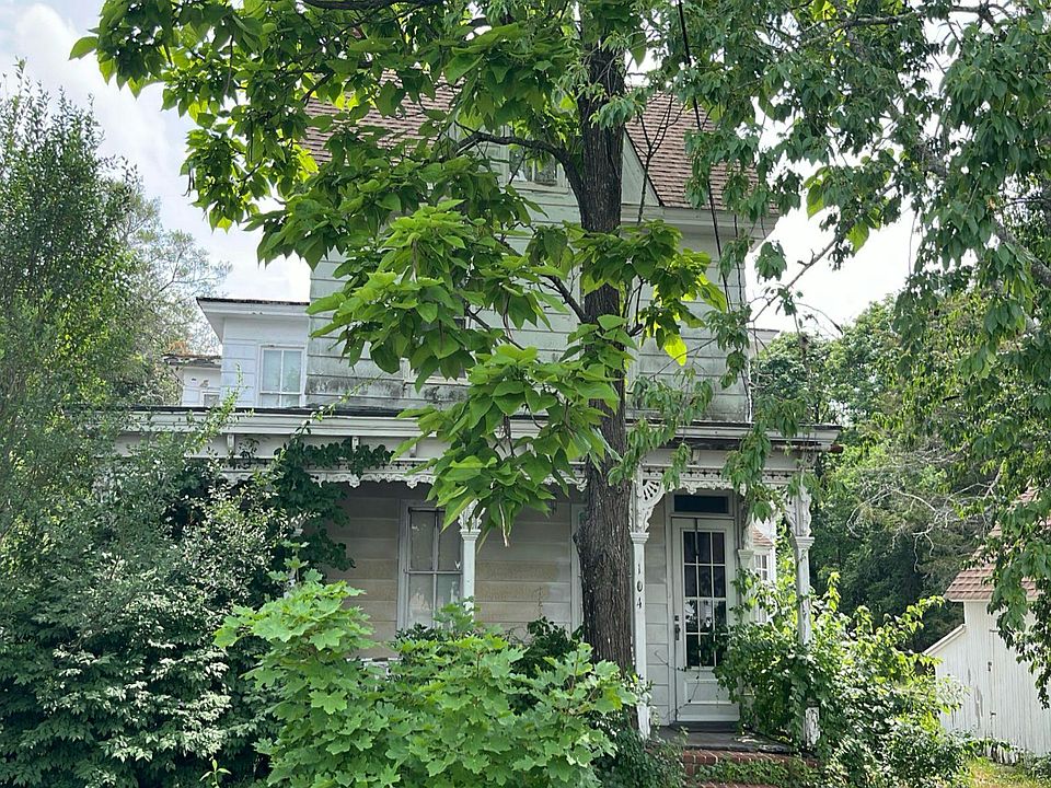 1st image of 104 Church St