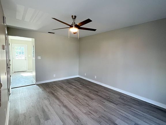 5th image of 530 Hietts Ln APT B