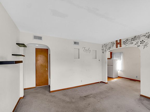 4th image of 1020 Riverlane Dr