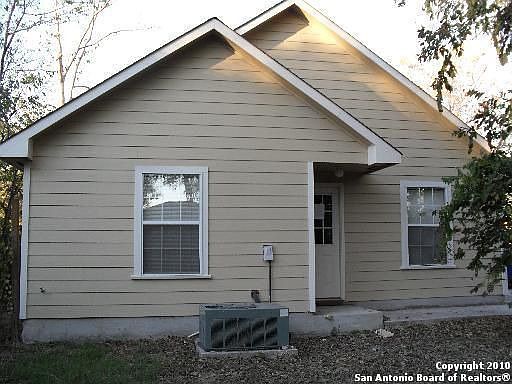 3rd image of 918 Drury Ln
