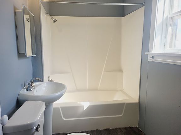 3rd image of 209 N Elm St APT 4