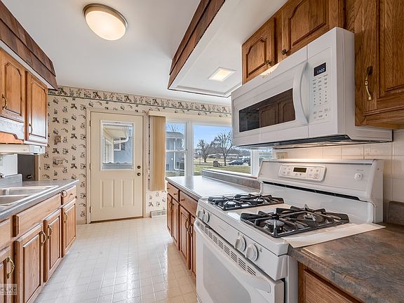 5th image of 86 Ashlawn Ave