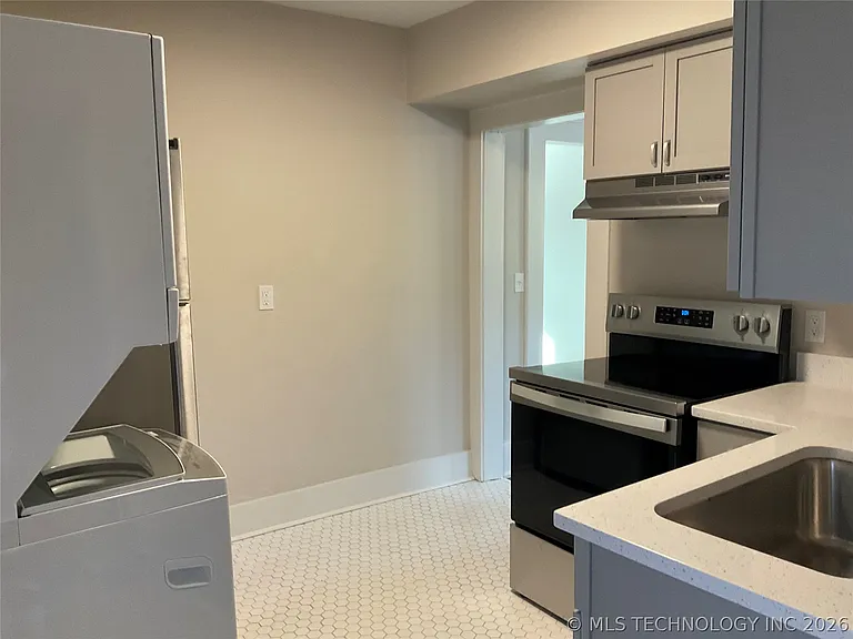 1345 E 6th St — Photo 12