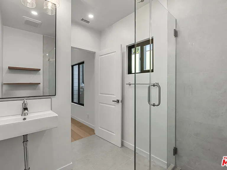 824 N Orange Grove Ave — Photo 23