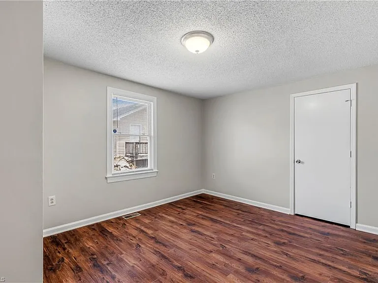 104 S Raleigh St — Photo 17