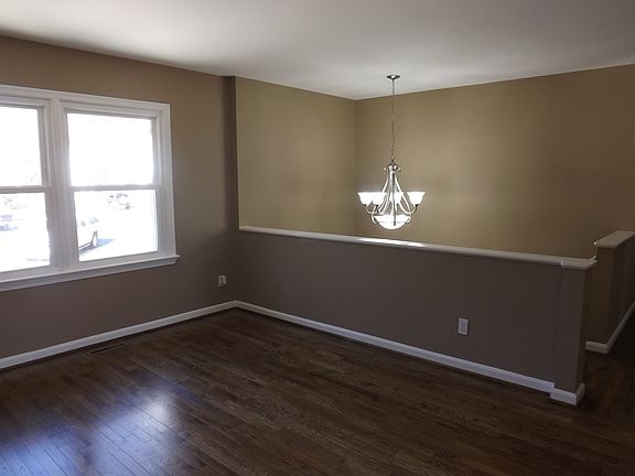 4th image of 689 Kilarney Dr