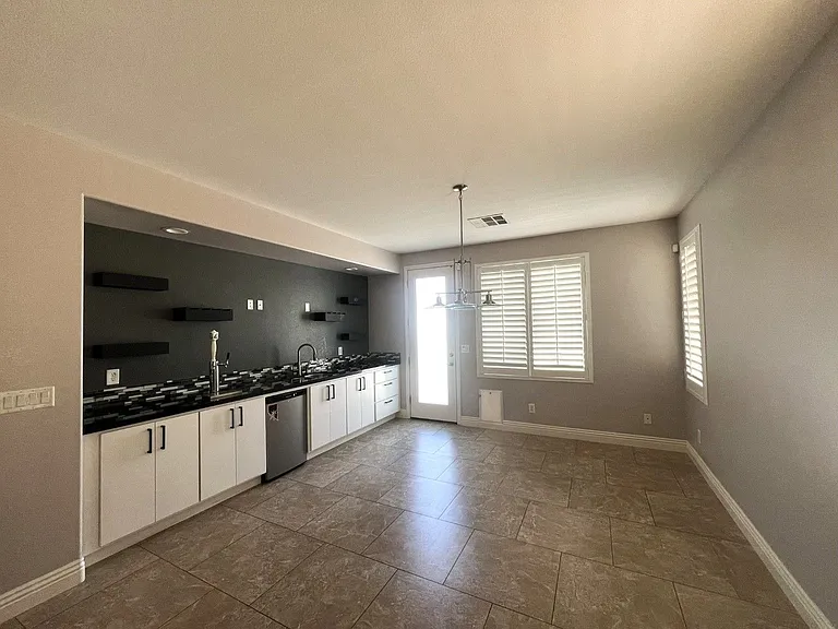 5923 Poplar Tree St — Photo 7