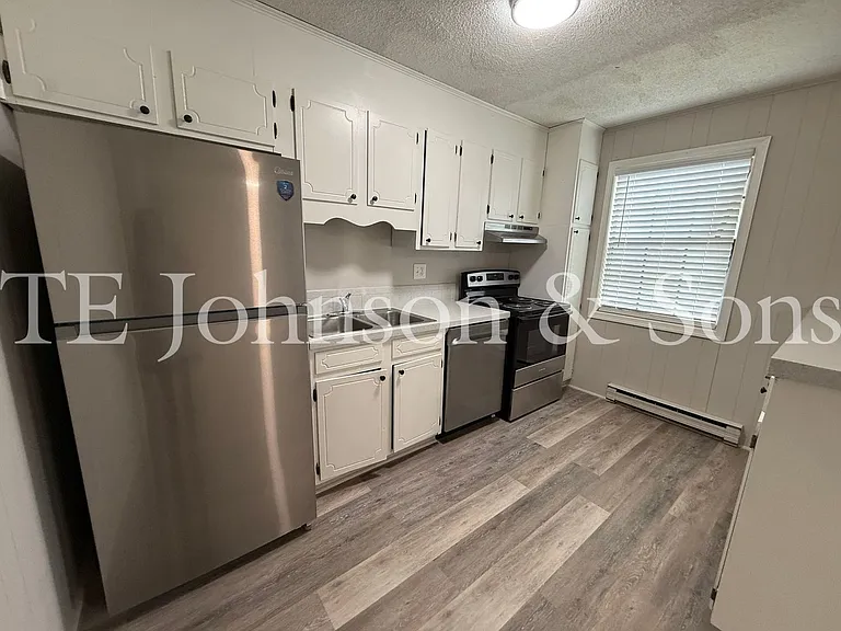 2550 Green Oaks Ct #B — Photo 2