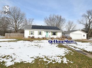318 School St, Cambridge, IL 61238