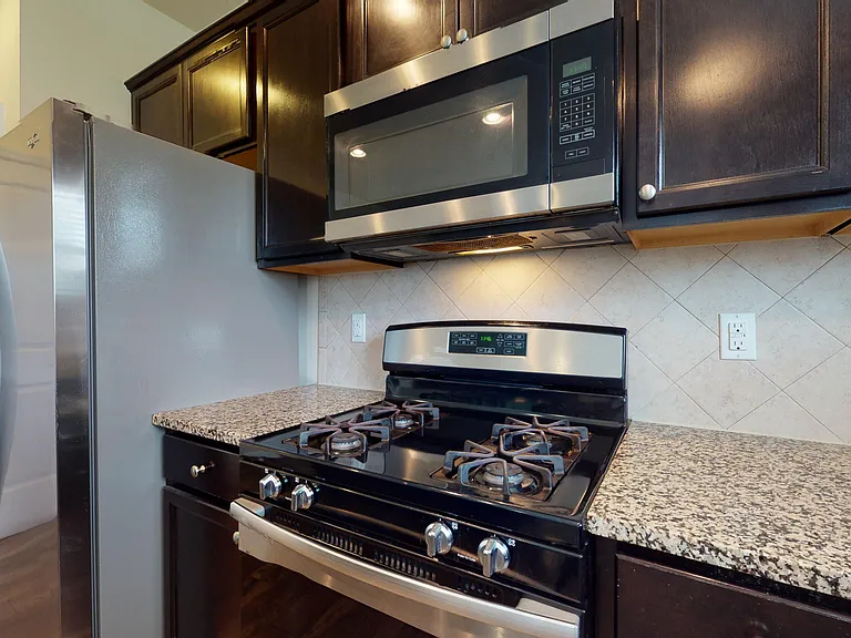 8032 Remington Heights Dr — Photo 7