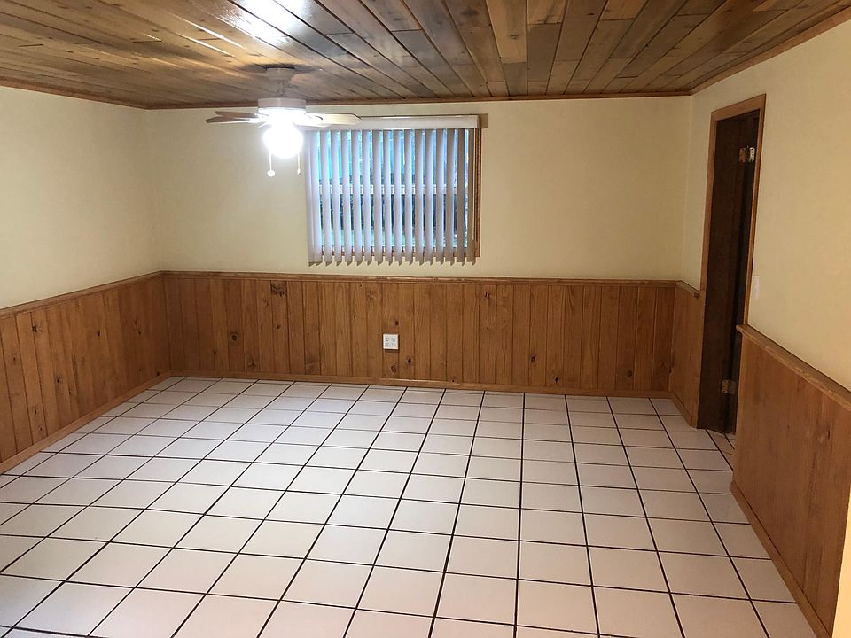2nd image of 534 Palm Dr