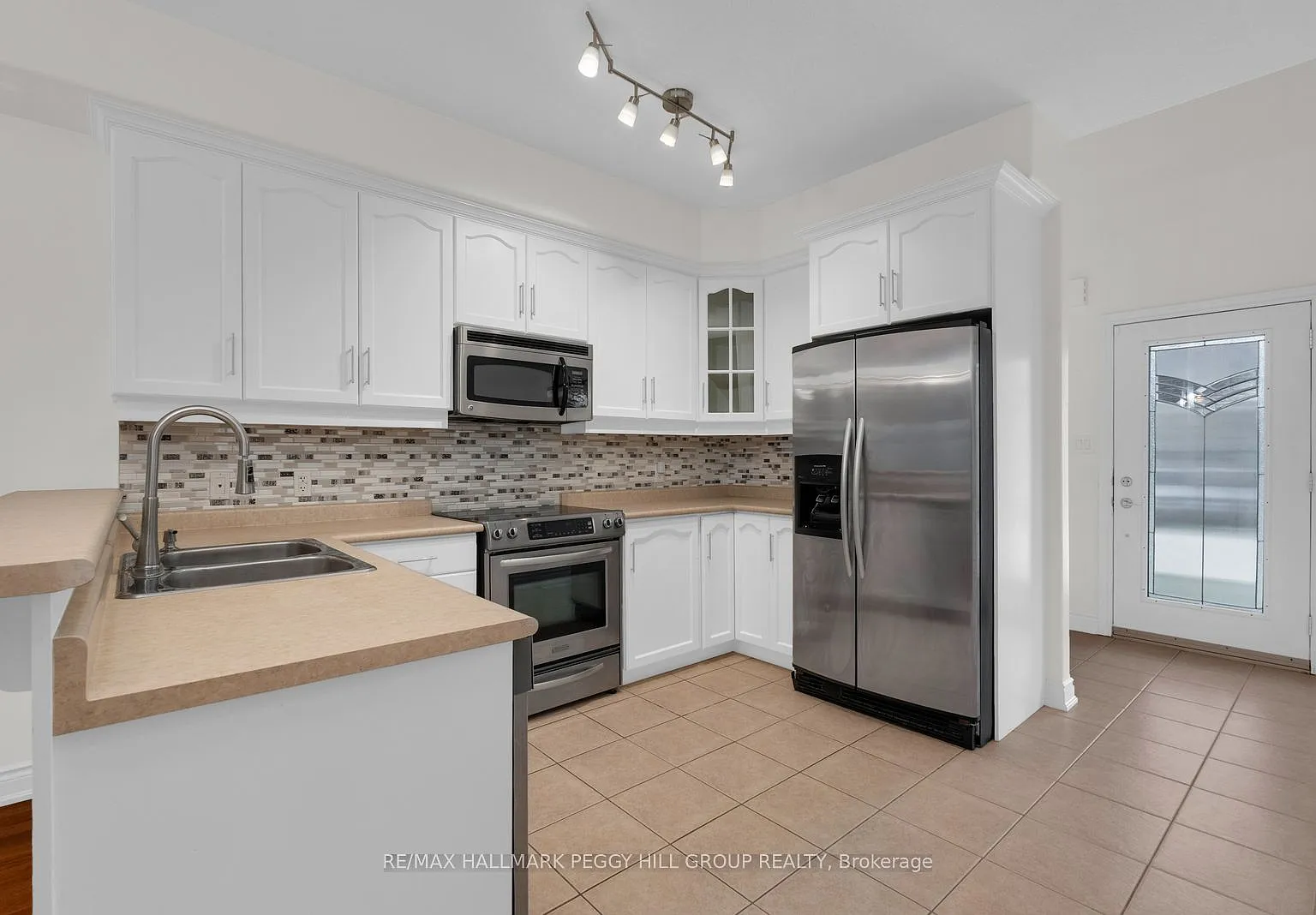2 bed, $2,550 — Photo 2