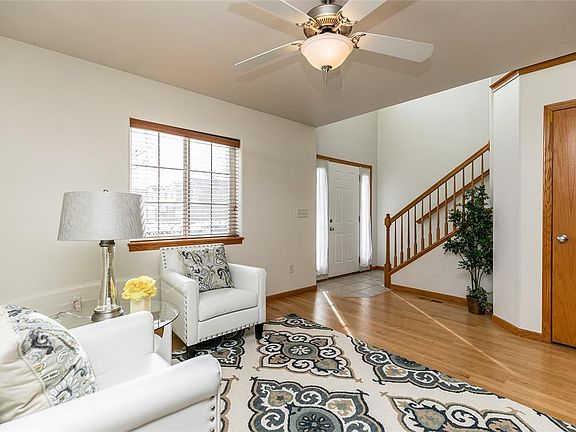 4th image of 533 Penn Ct