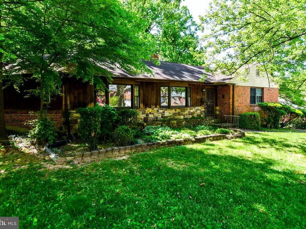 2423 Foster Pl, Temple Hills, MD 20748