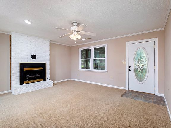 3rd image of 2601 Hilldale Dr