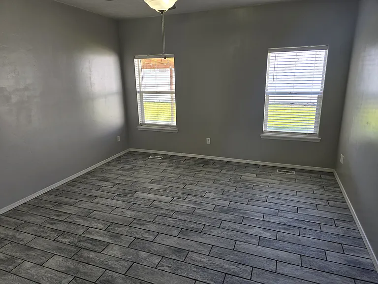 1643 Vista Dr — Photo 9