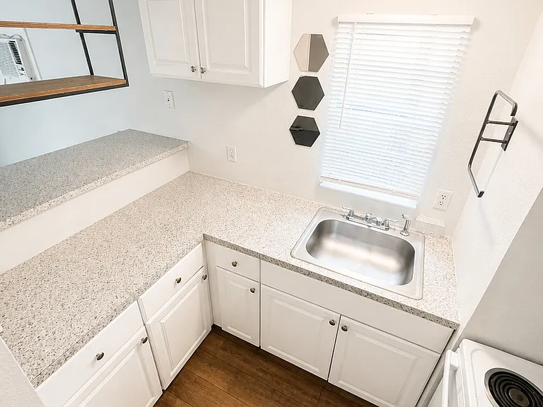 5400 Harmon Ave — Photo 6