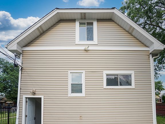 3rd image of 2204 N Nagle Ave #2