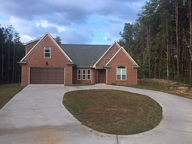 1st image of 580 Pine Hill Dr SW