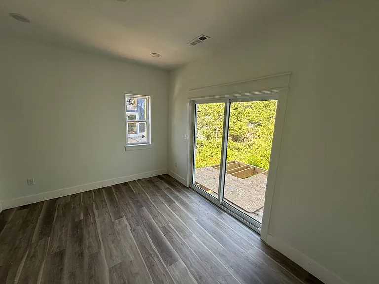 904 N Sang Ave #B — Photo 9