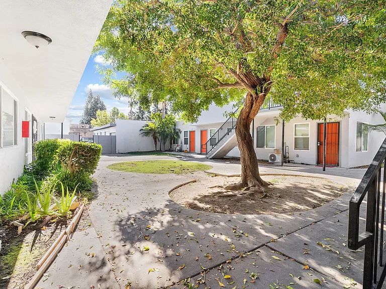 10442 Lampson Avenue — Photo 5