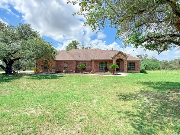 124 County Road 6879, Natalia, TX 78059