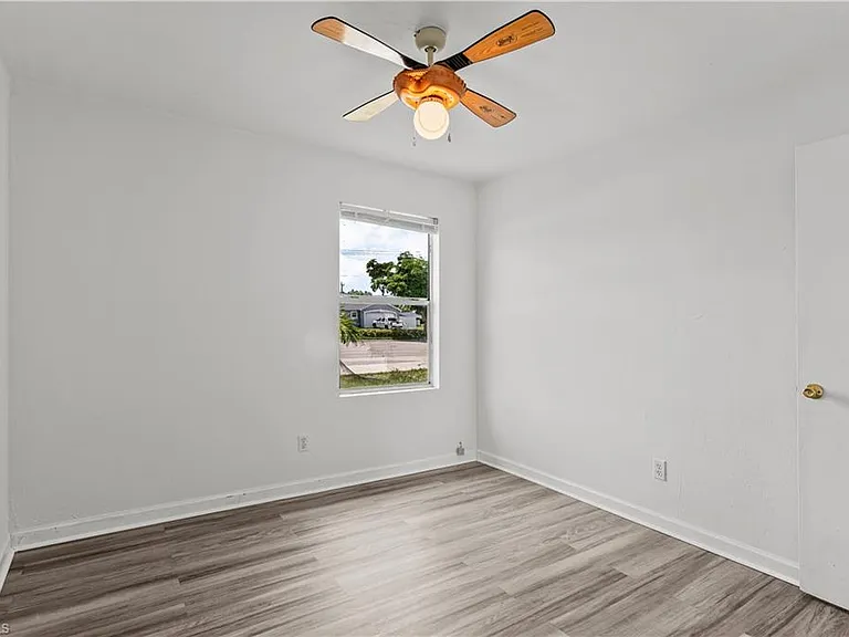 612 Santa Barbara Blvd — Photo 21