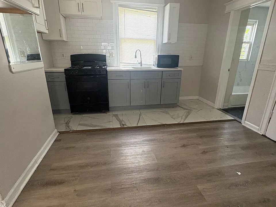 183 W Runyon St #2