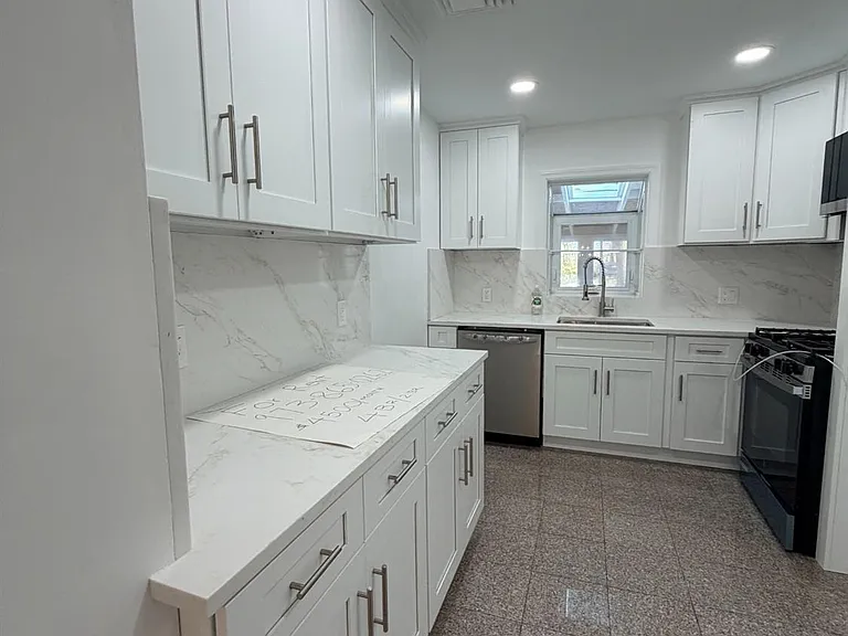 2460 Woodbridge Ave — Photo 9
