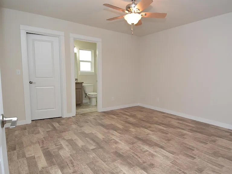 524 & 526 NE Clover Ave — Photo 5