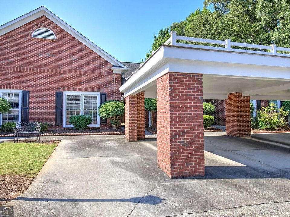 1st image of 214 Manor Way