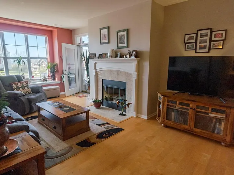 3872 S Lake Dr #211 — Photo 2