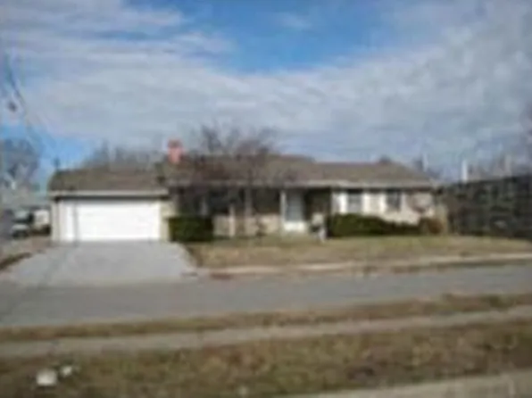 6 Virginia Rd, Harrisburg, IL 62946