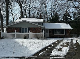 3477 Tree Ln, North Olmsted, OH 44070