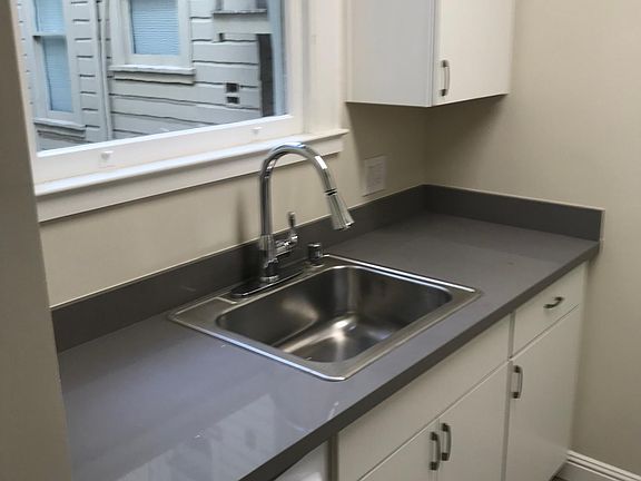 3rd image of 2635 Franklin St APT 101