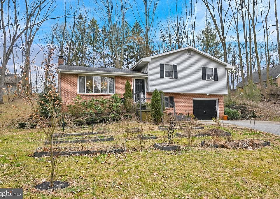 1st image of 3882 Pond Dr