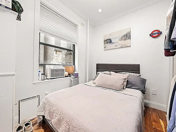 5th image of 102 Christopher St Unit 5R