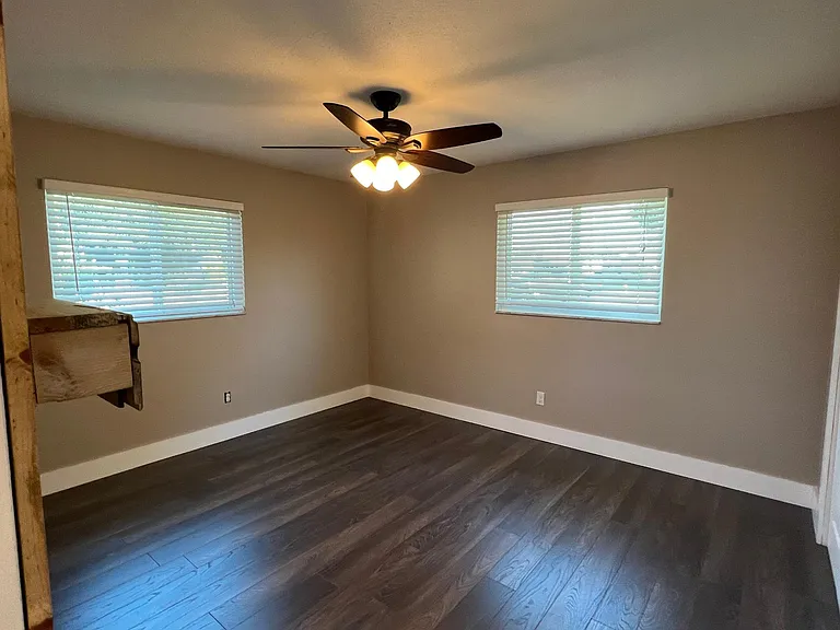 1542 Andover Dr — Photo 17